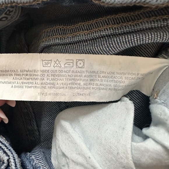 YMI Jeans Women’s Size 3/26 Flare Raw Hem Distressed Ankle Cropped Light Wash - Picture 5 of 8